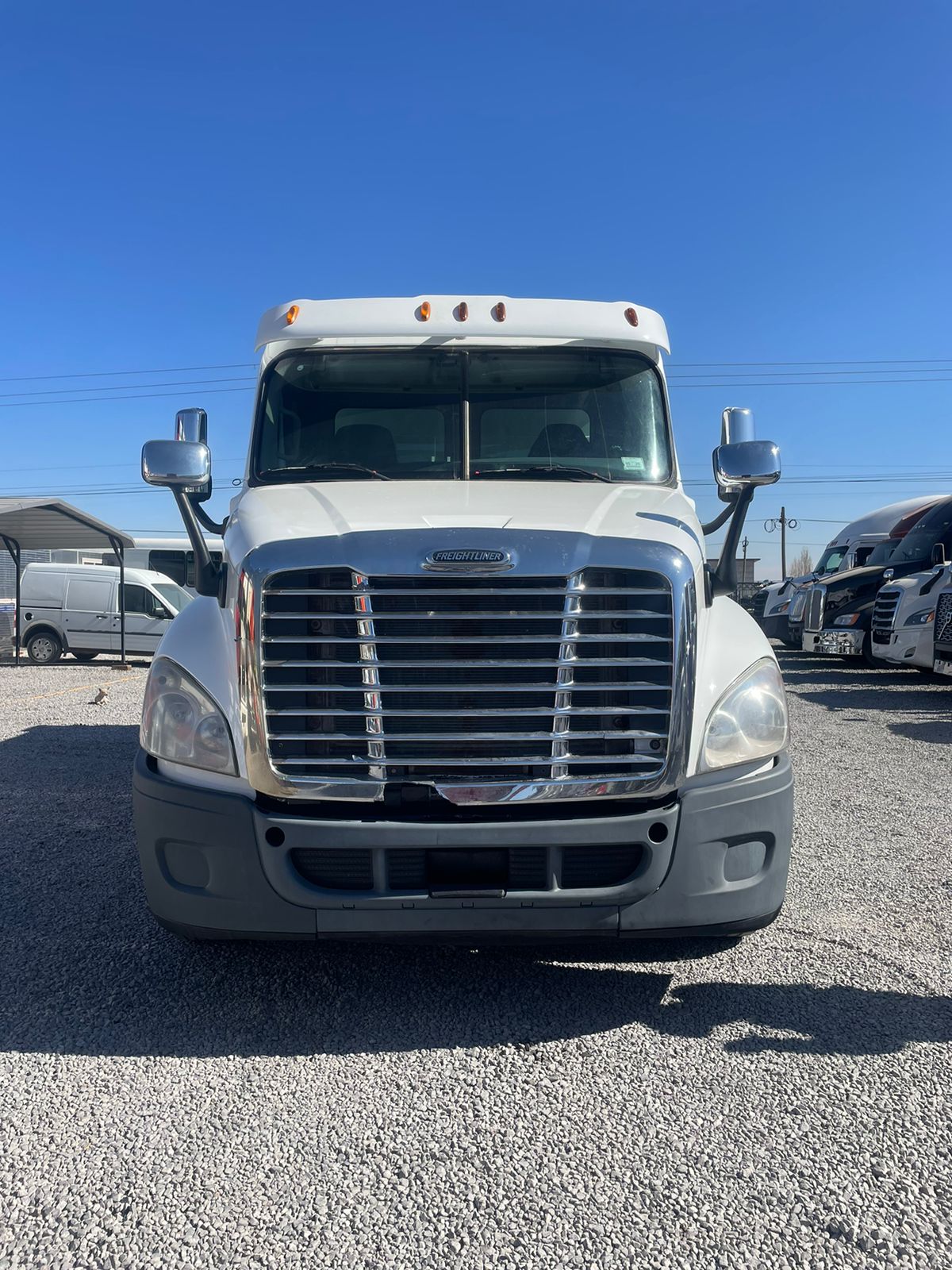 #2128 Camion Volteo Dompe 14 mts Freightliner 2013 Motor Detroit Estándar 13 Vel. 42,000lb