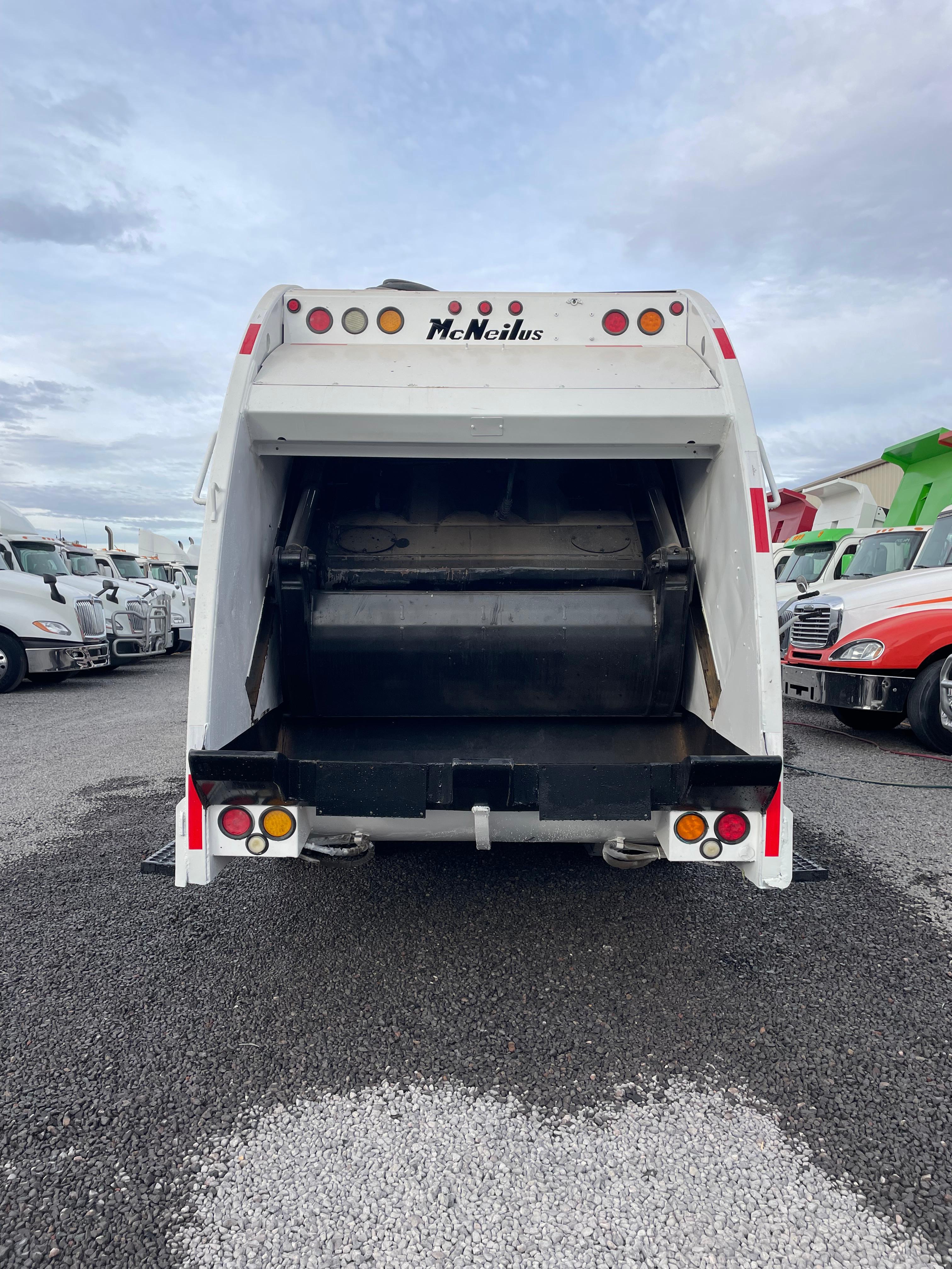 #2346 Camion de Basura International 2005 Motor Navistar Automatico 42,000lb