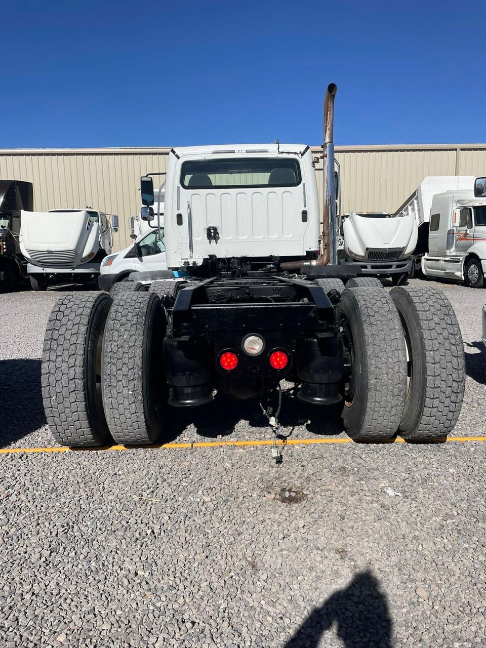 #2711 Camión Day Cab Marca Freightliner Modelo M2 2014 Motor Detroit Estándar 10 Vel. 1,300lb