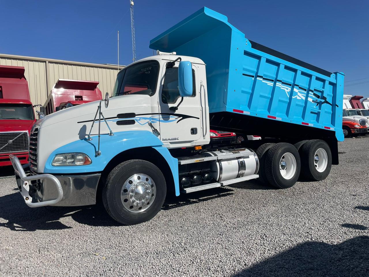 #2518 Camion Volteo Dompe 14 mts  Mack 2009 Motor Mack Estándar 10 Vel. 42,000lb Suspension de Aire