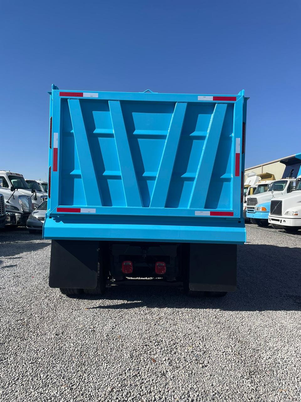 #2518 Camion Volteo Dompe 14 mts  Mack 2009 Motor Mack Estándar 10 Vel. 42,000lb Suspension de Aire