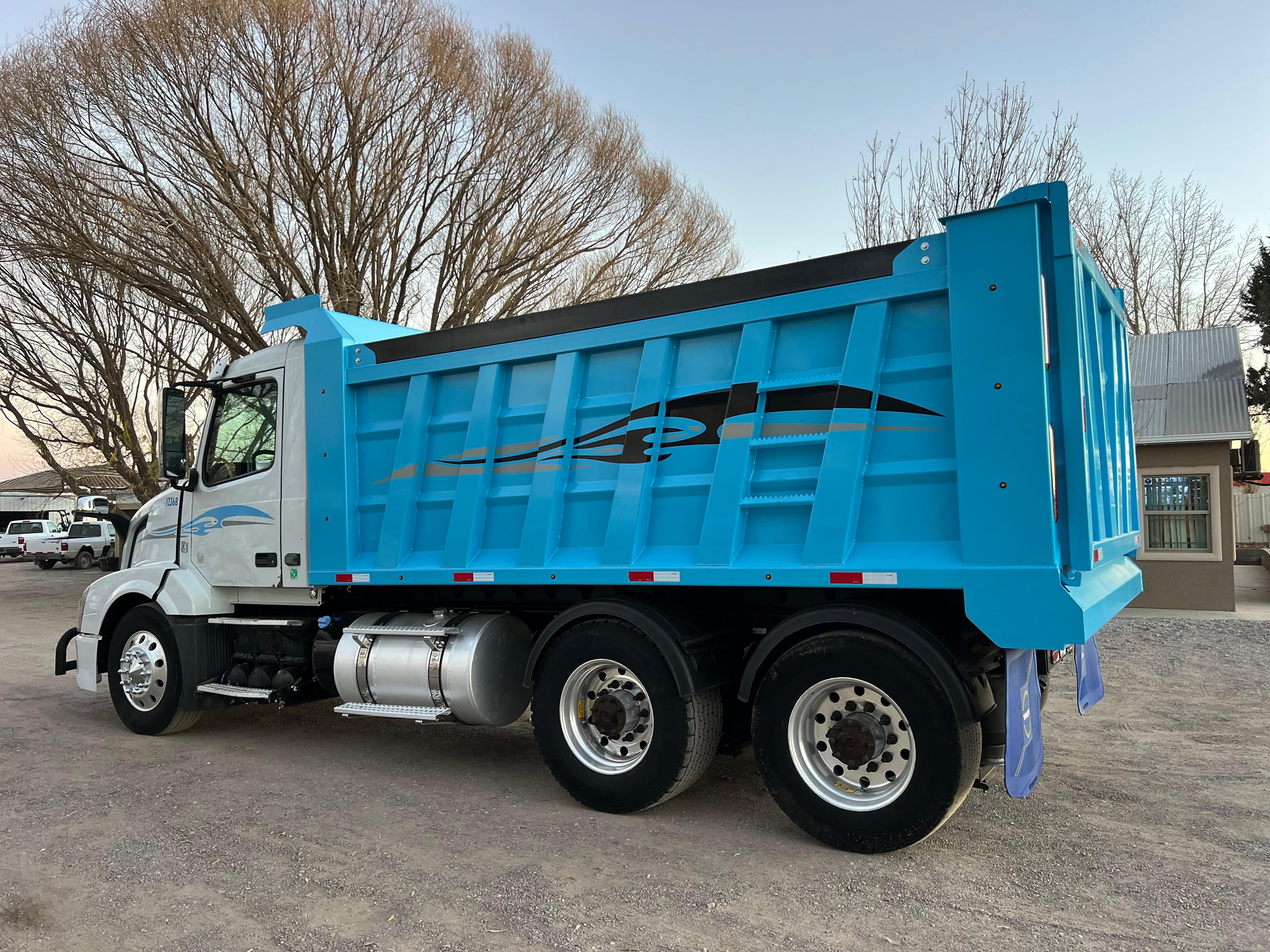 #2780 Camion Volteo Dompe de 14 mts Volvo 2016 Motor Volvo D11 Estándar 10 Vel. 42,000lb