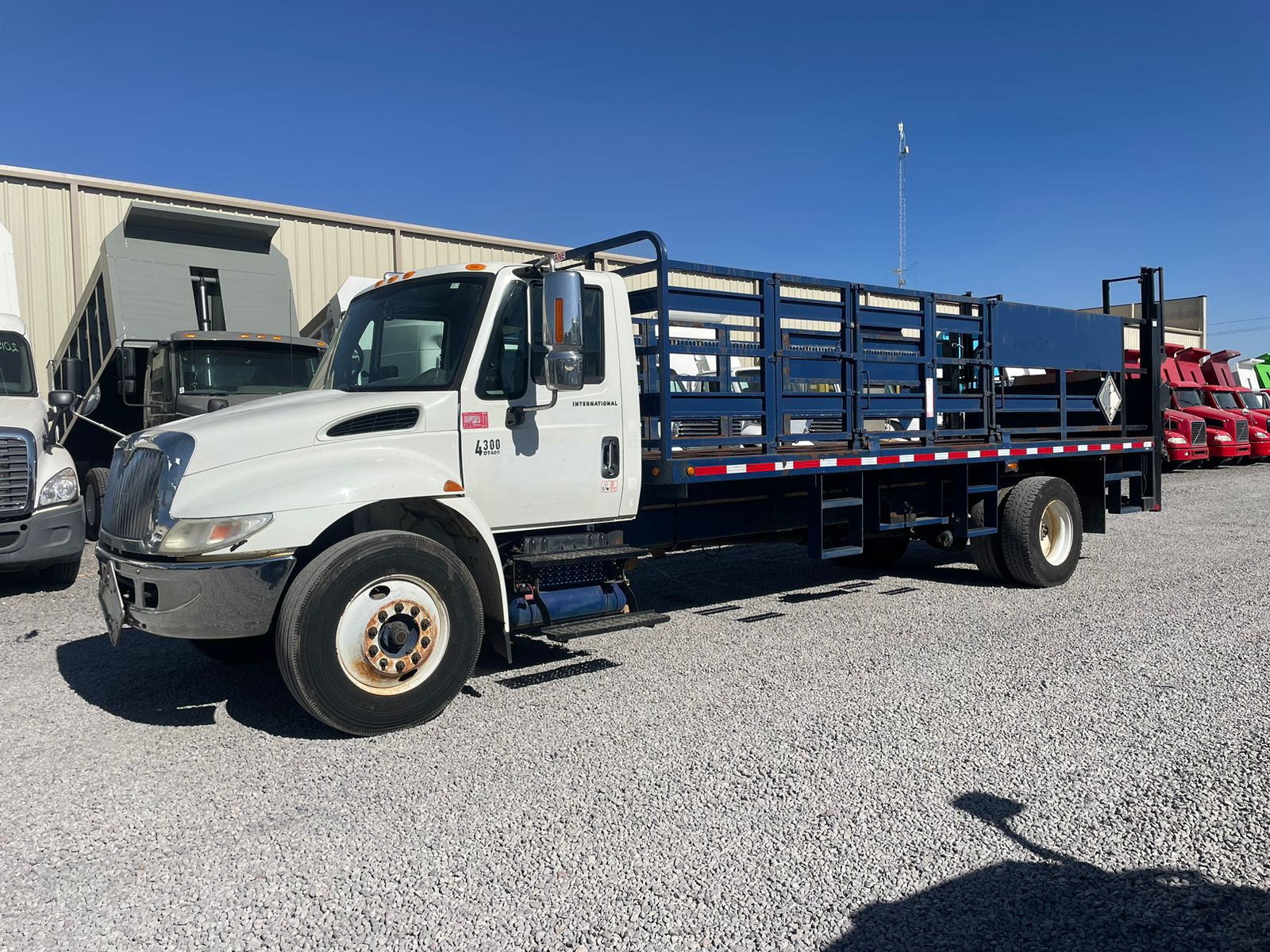 #2770 Camion con Plataforma International Motor International Dt-466 2006 Automático 42,000lb