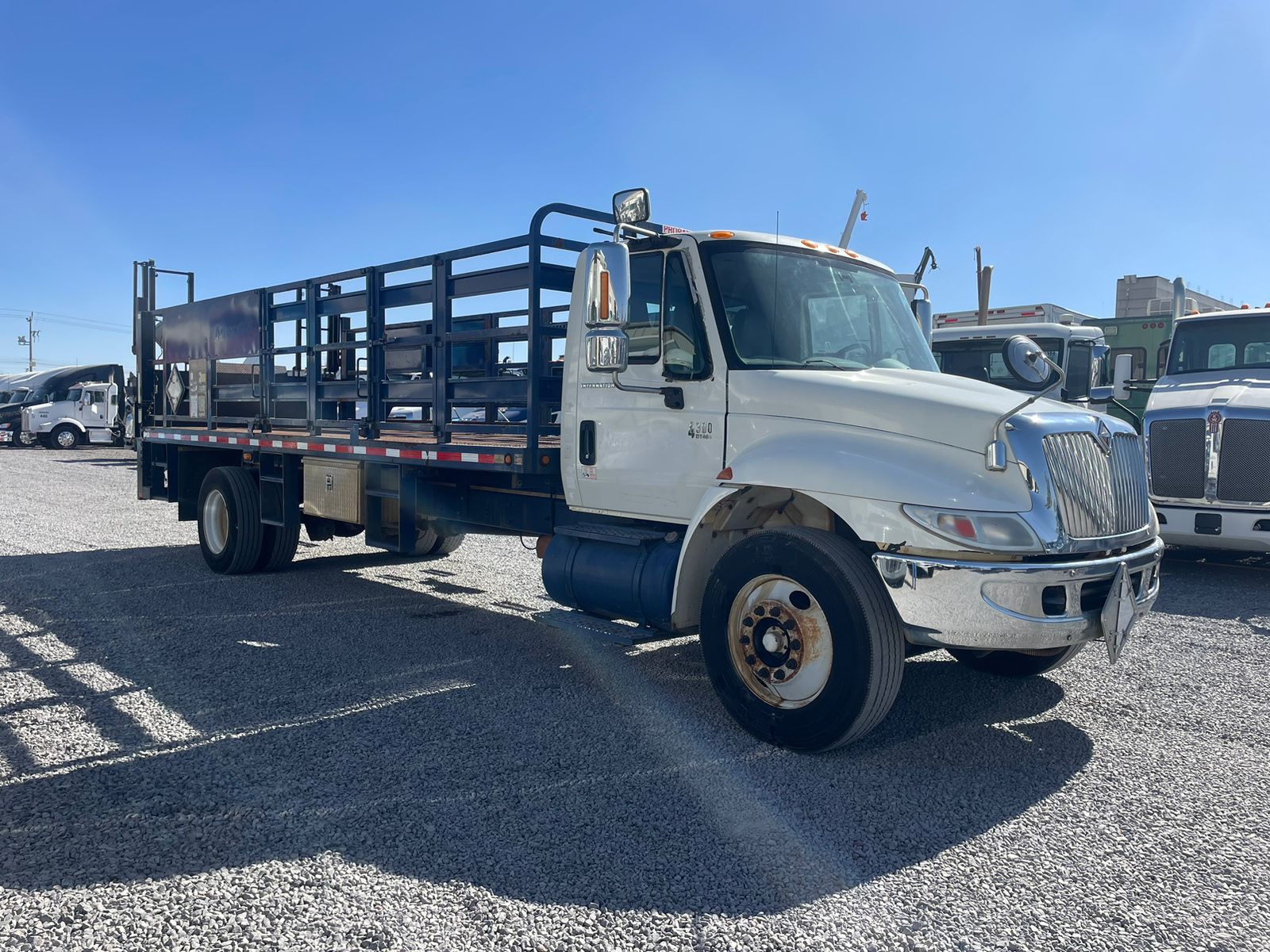 #2770 Camion con Plataforma International Motor International Dt-466 2006 Automático 42,000lb