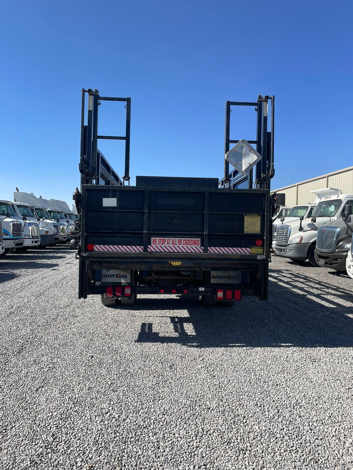 #2770 Camion con Plataforma International Motor International Dt-466 2006 Automático 42,000lb