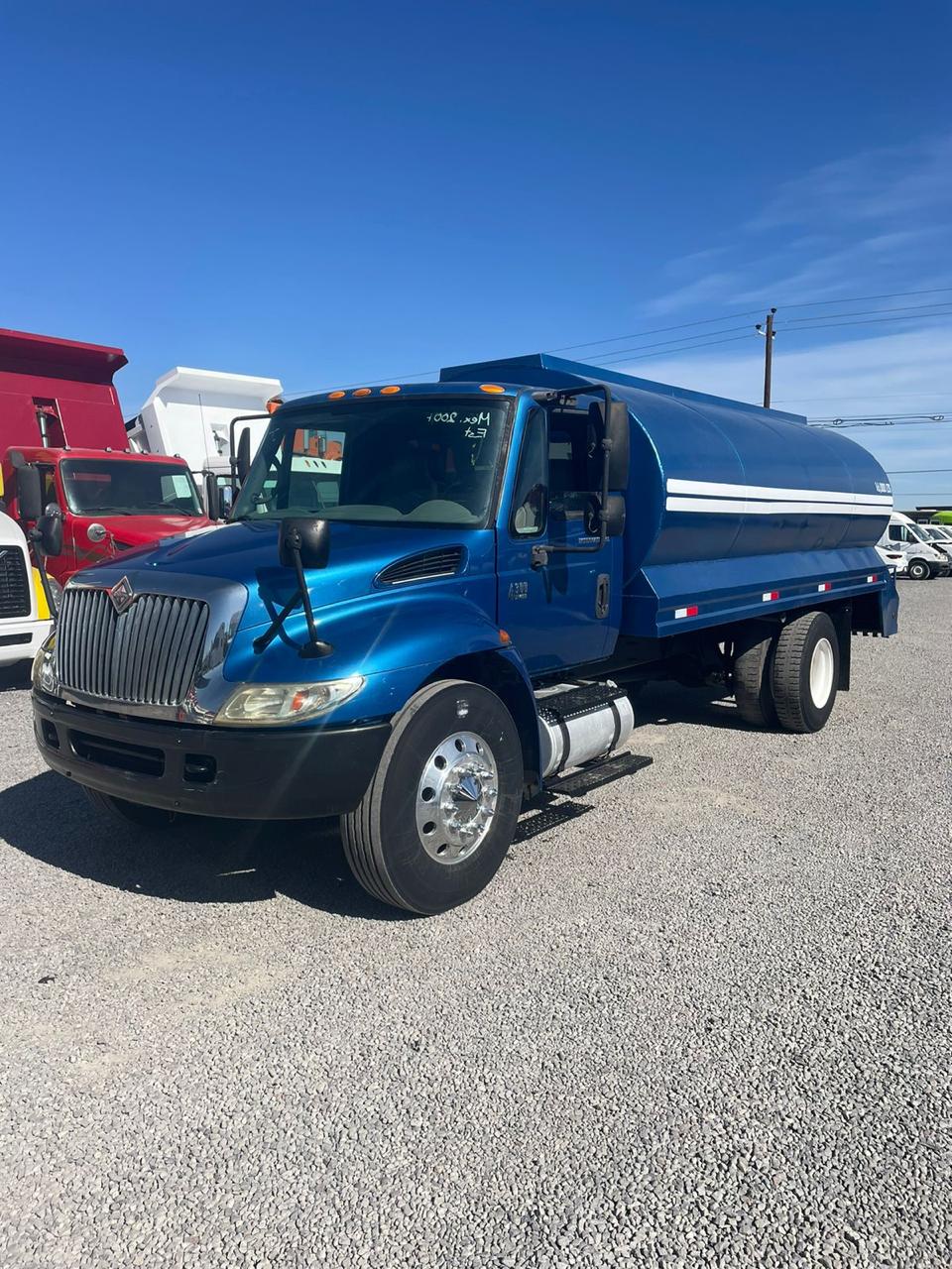 #1279 Camion de Pipa 16,000 litros International Modelo 4300 Año 2007 Motor Navistar Automático 1,300lb