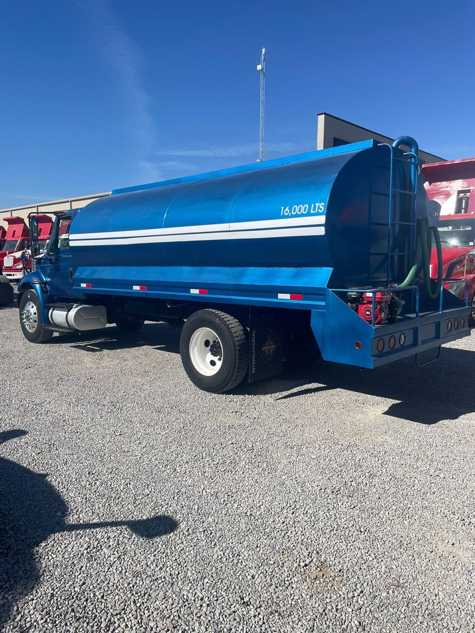 #1279 Camion de Pipa 16,000 litros International Modelo 4300 Año 2007 Motor Navistar Automático 1,300lb