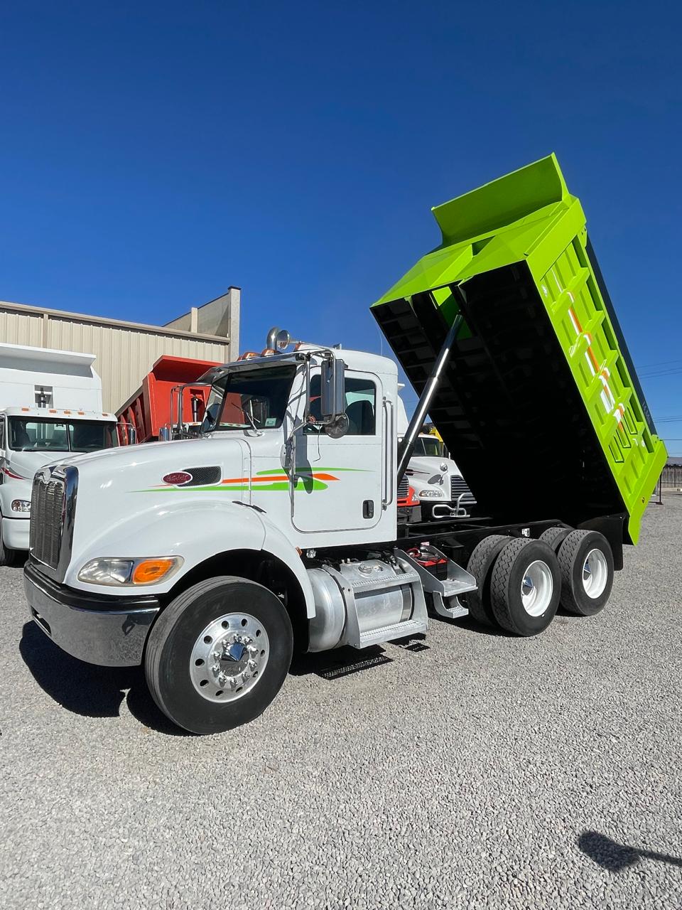 #2003-A Camion Volteo Dompe 14 mts Peterbilt 2014 Motor Paccar Estándar 10 Vel. 42,000lb Suspensión de Muelles Acorazado