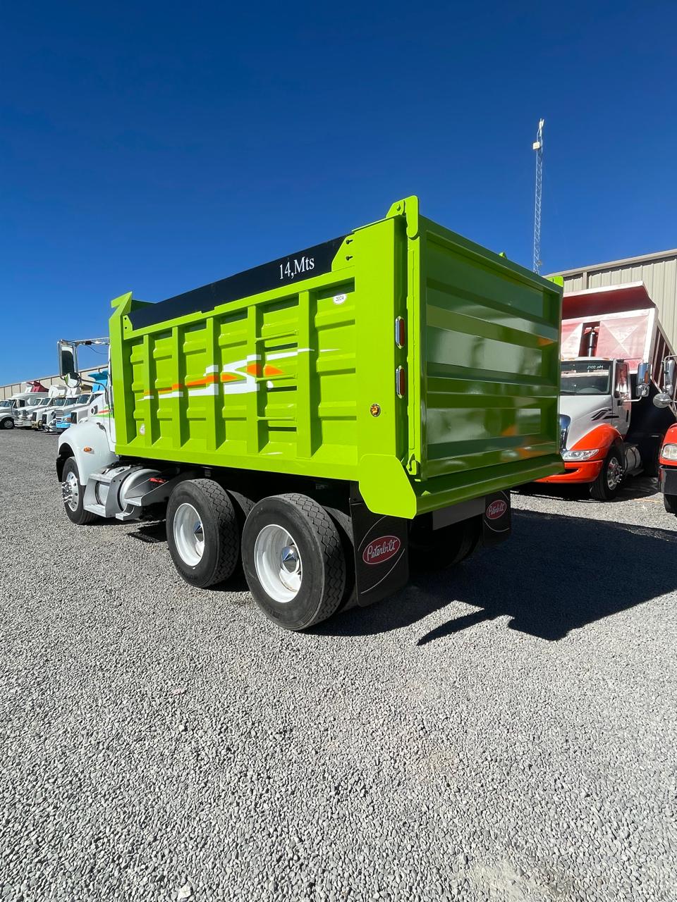 #2003-A Camion Volteo Dompe 14 mts Peterbilt 2014 Motor Paccar Estándar 10 Vel. 42,000lb Suspensión de Muelles Acorazado