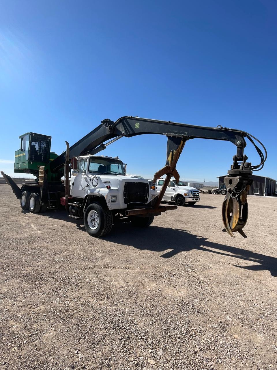 #2638 Camion Grua Ford 1993 Modelo LT8000 Motor Cummins Diesel Estandar 10 Vel. 42,000lb Articulada Jhon Deere