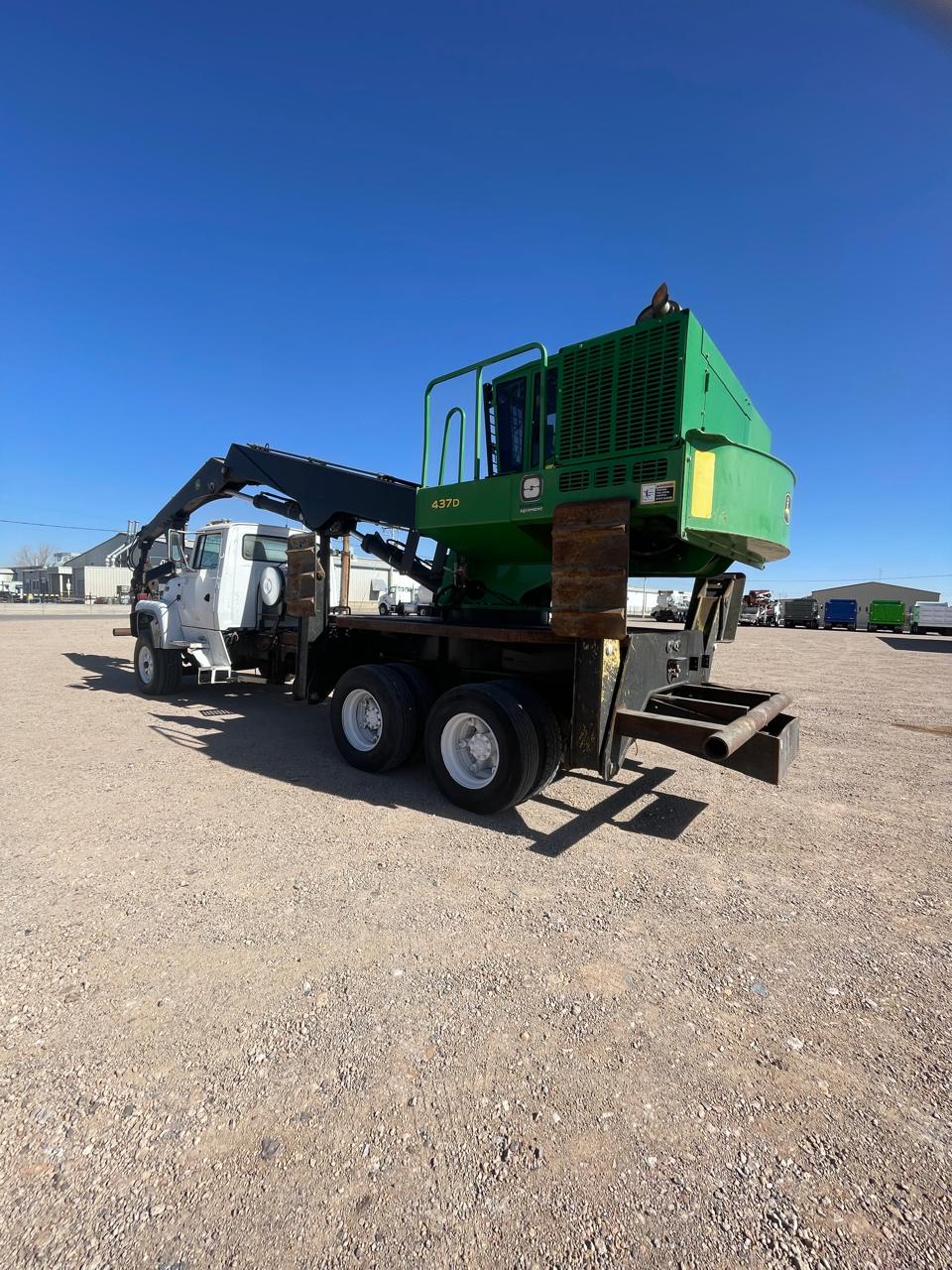 #2638 Camion Grua Ford 1993 Modelo LT8000 Motor Cummins Diesel Estandar 10 Vel. 42,000lb Articulada Jhon Deere
