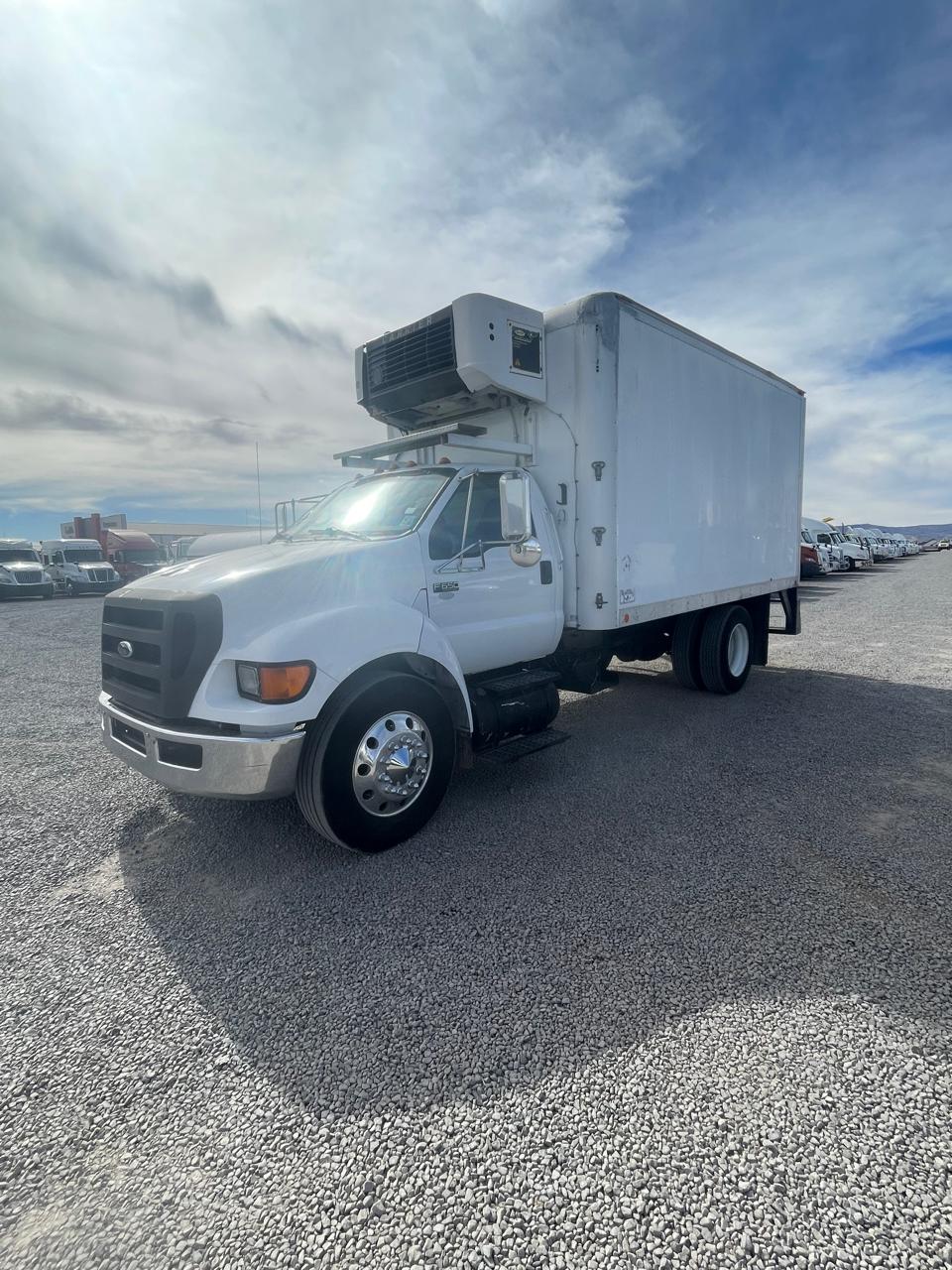 #1335 Camion con Caja Refrigerada Ford 2010 Modelo F650 Motor Cummins Automatico 1300lb 16' X 8'