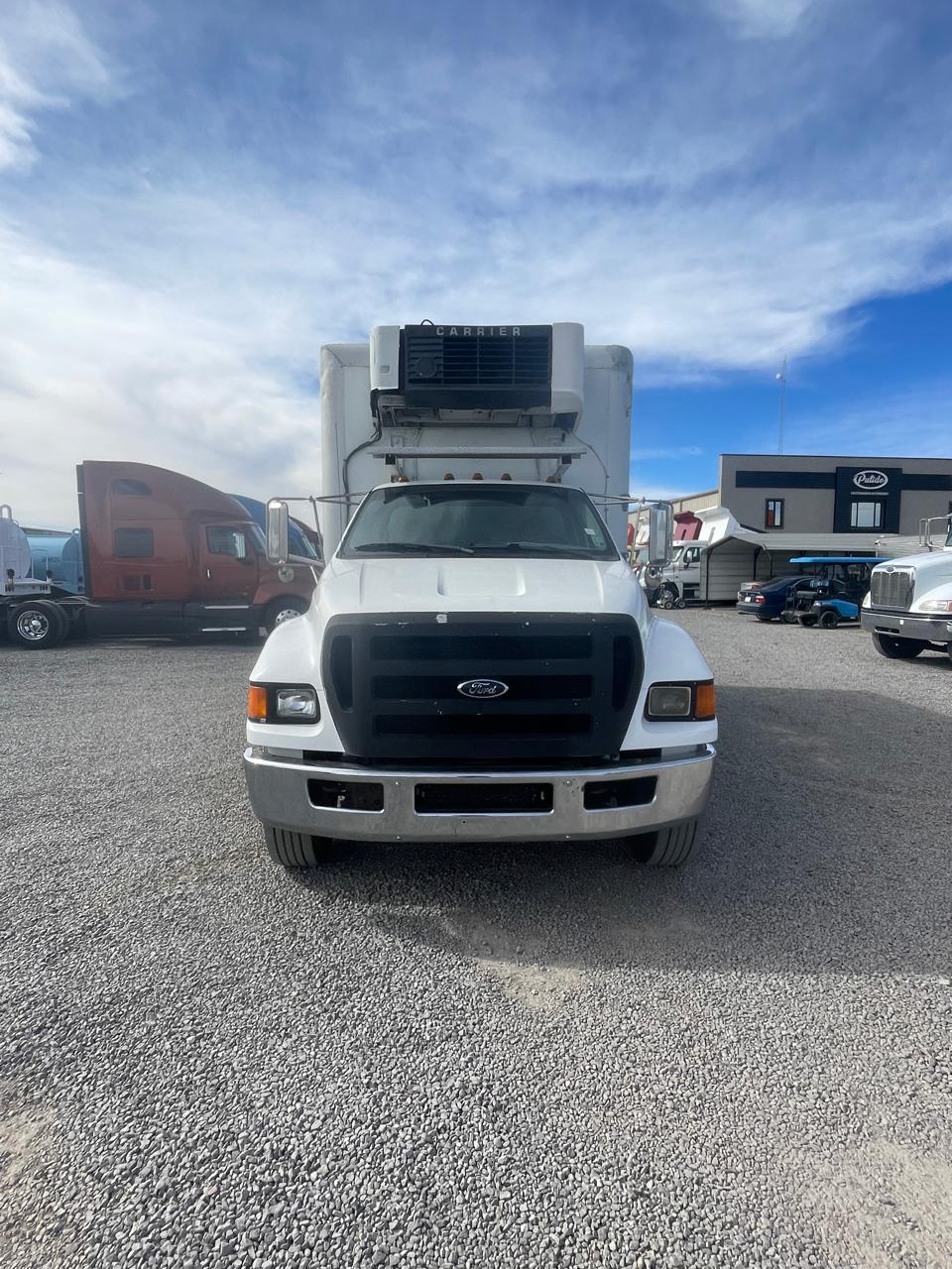 #1335 Camion con Caja Refrigerada Ford 2010 Modelo F650 Motor Cummins Automatico 1300lb 16' X 8'