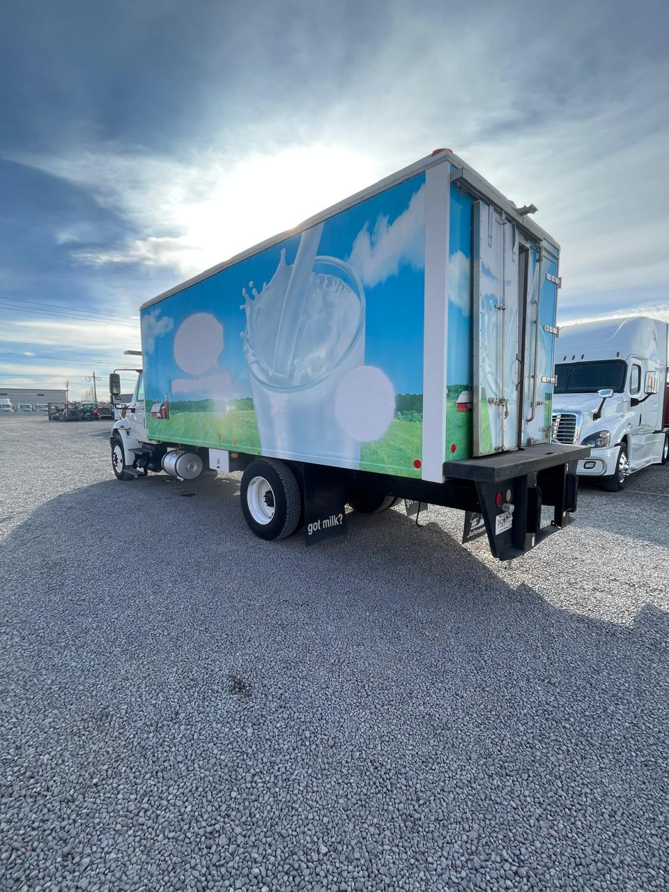 #1780 Camion con Caja Refrigerada International 2014 Modelo DuraStar 4300 Motor Maxx Force Automatico 1300lb