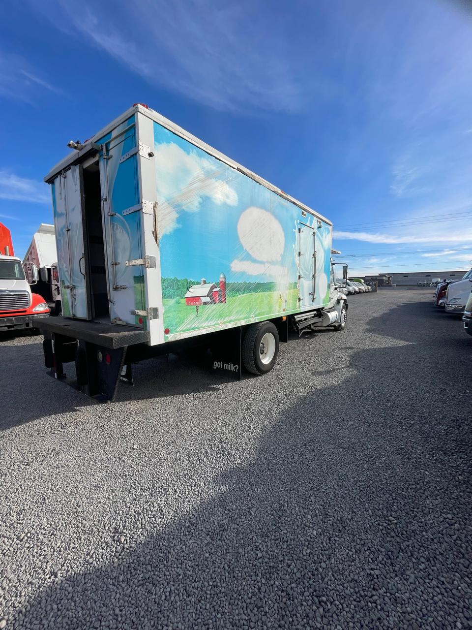 #1780 Camion con Caja Refrigerada International 2014 Modelo DuraStar 4300 Motor Maxx Force Automatico 1300lb