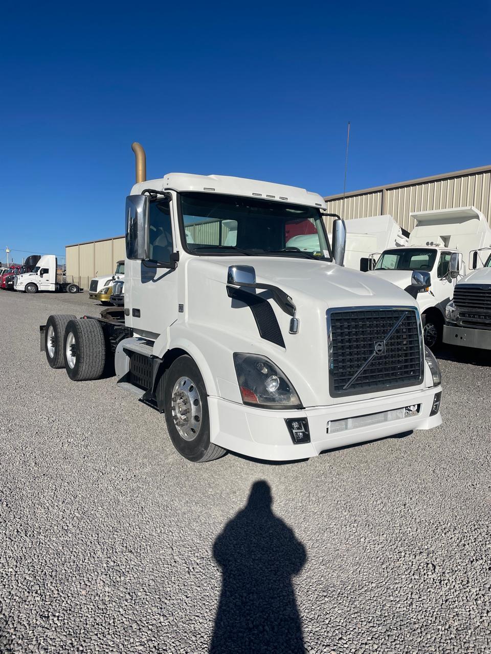 #2760 Camion Day Cab Volvo 2014  Motor Volvo D11 Estandar 10 Vel. 42,000lb