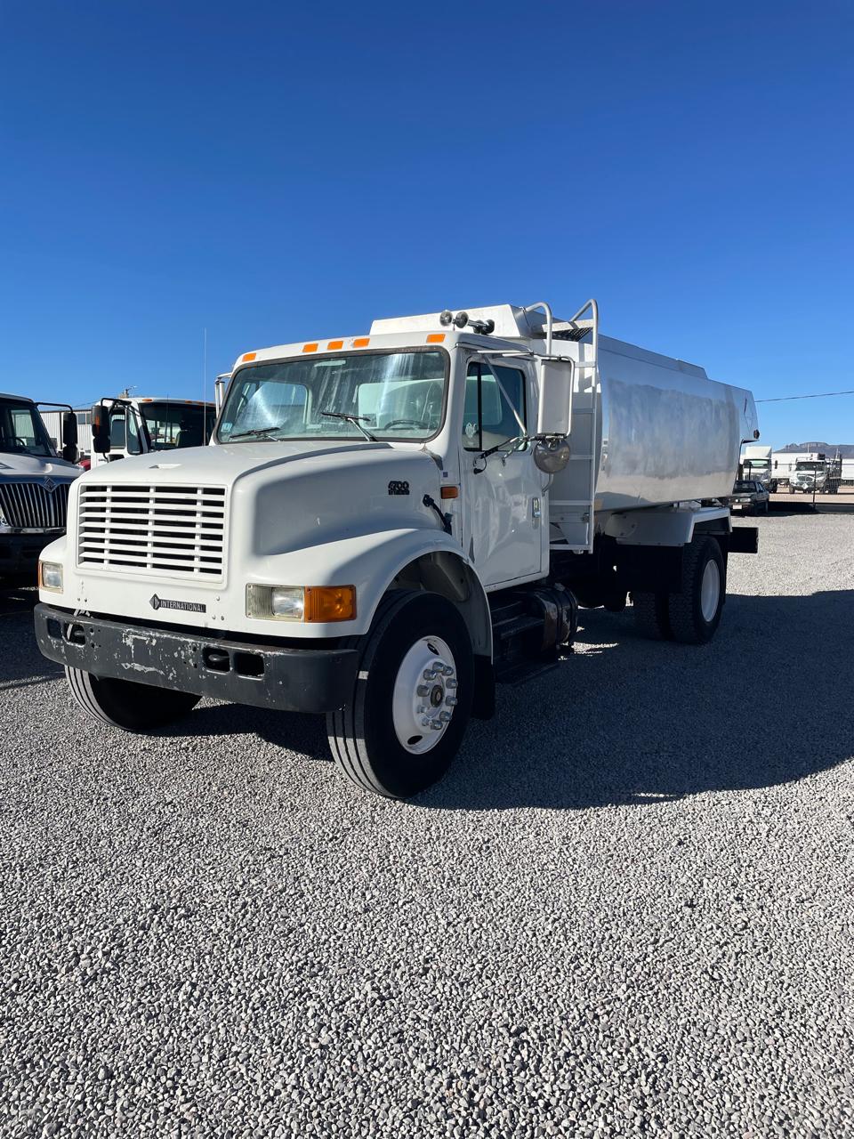 #2847 Camion de Pipa Para Combustible International 1996 Motor Navistar Estandar 6 Vel. 1300lb