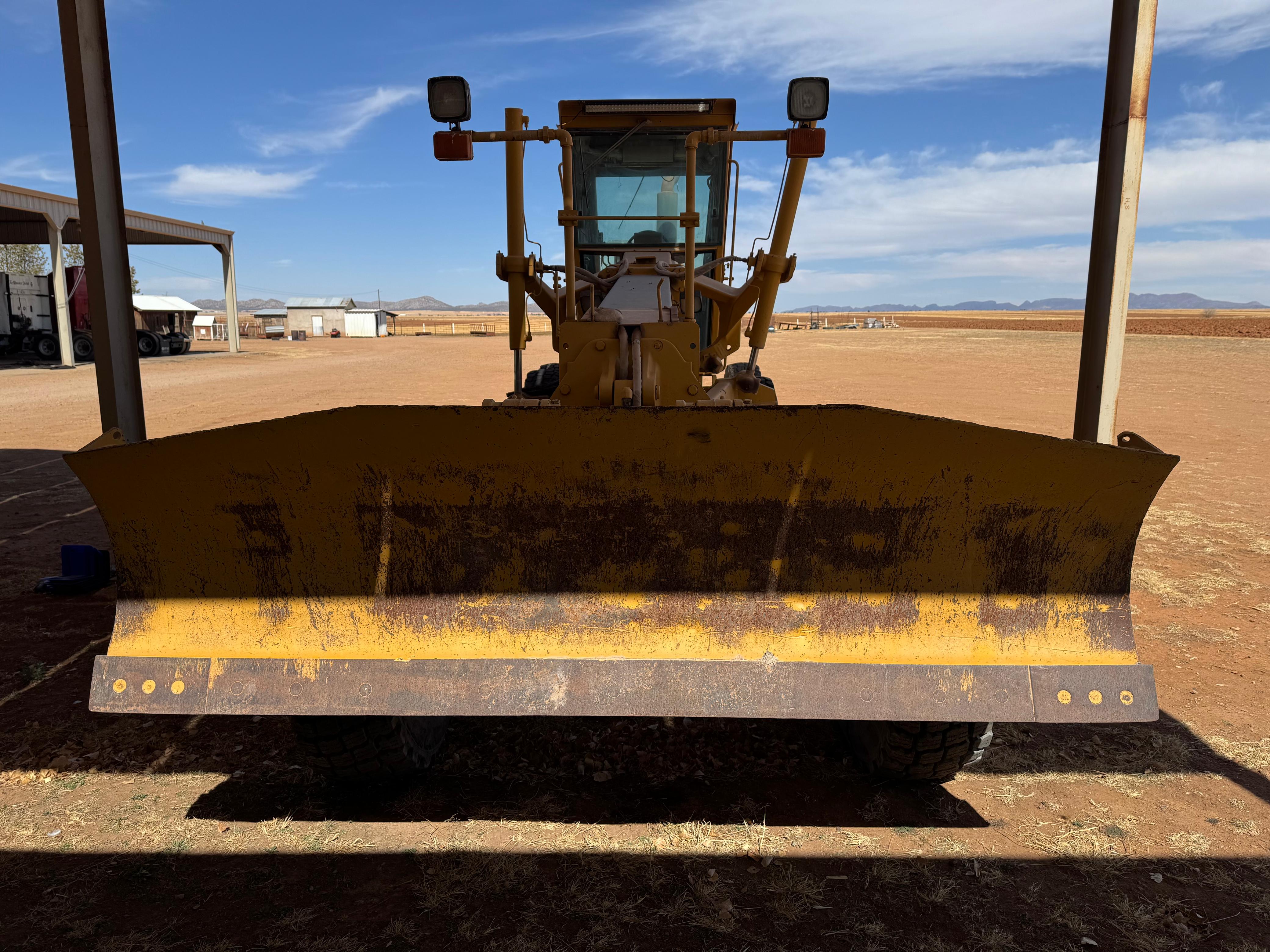 #1034 Niveladora John Deere