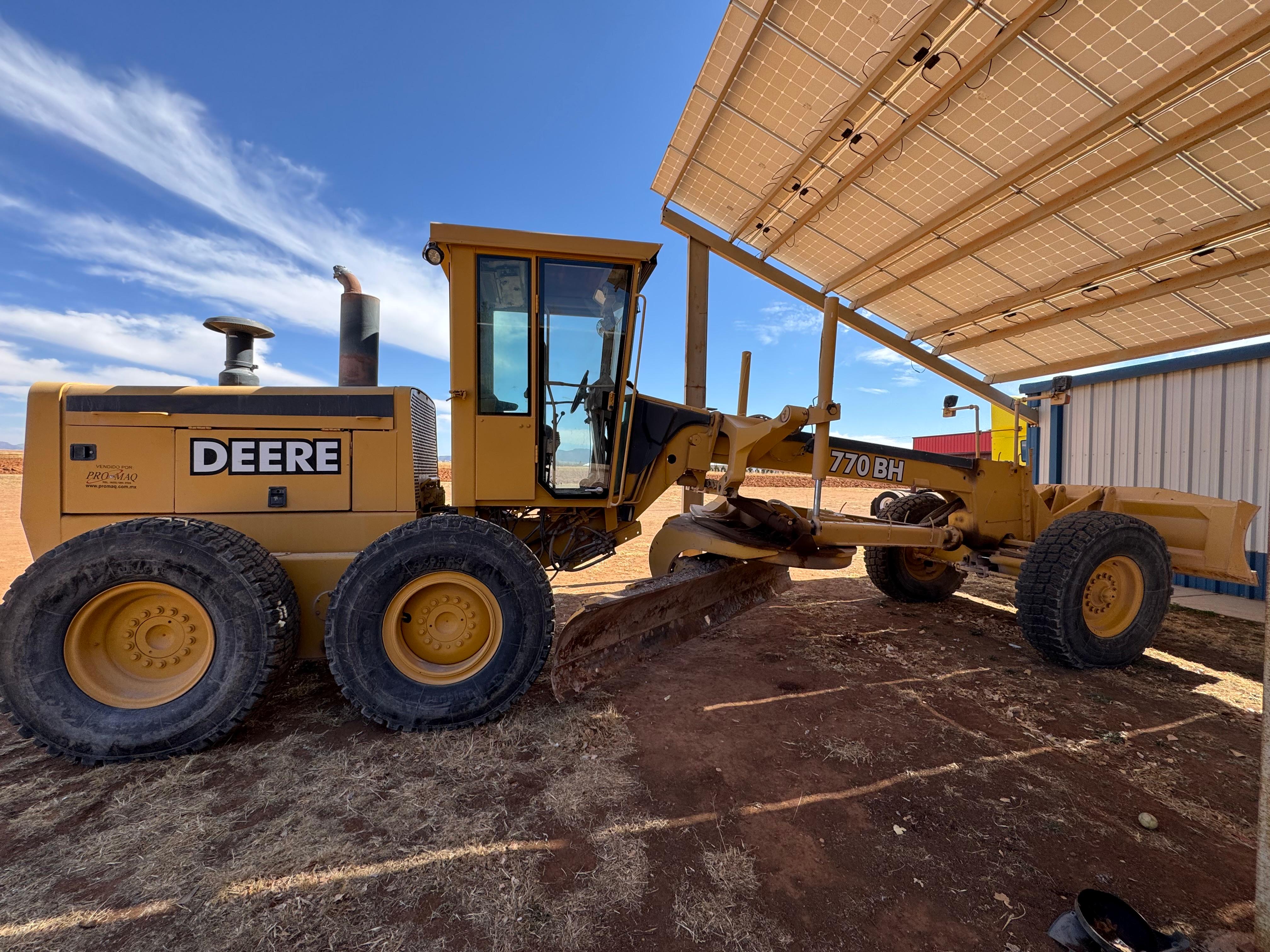 #1034 Niveladora John Deere