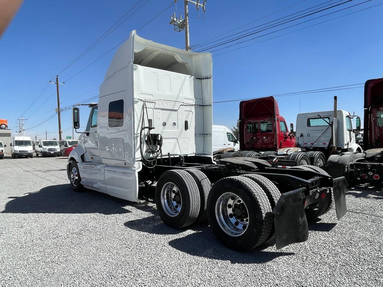 #2079 Camion International 2009 Motor Cummins ISX-450hp Estándar 10 Vel. 42,000lb Estatales