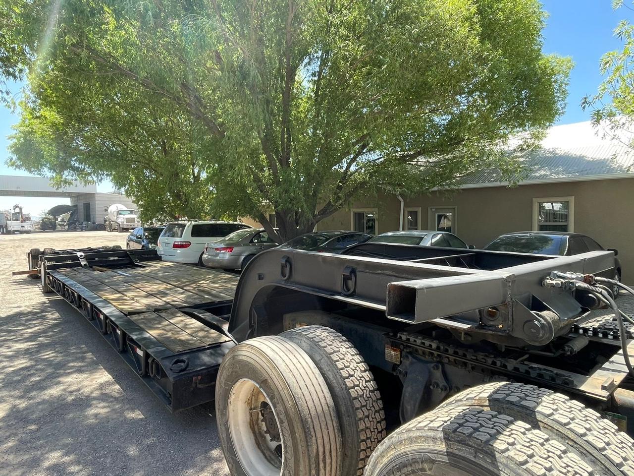 #600 Lowboy 50' Marca Talbert 2006 Suspension de Aire 2 ejes