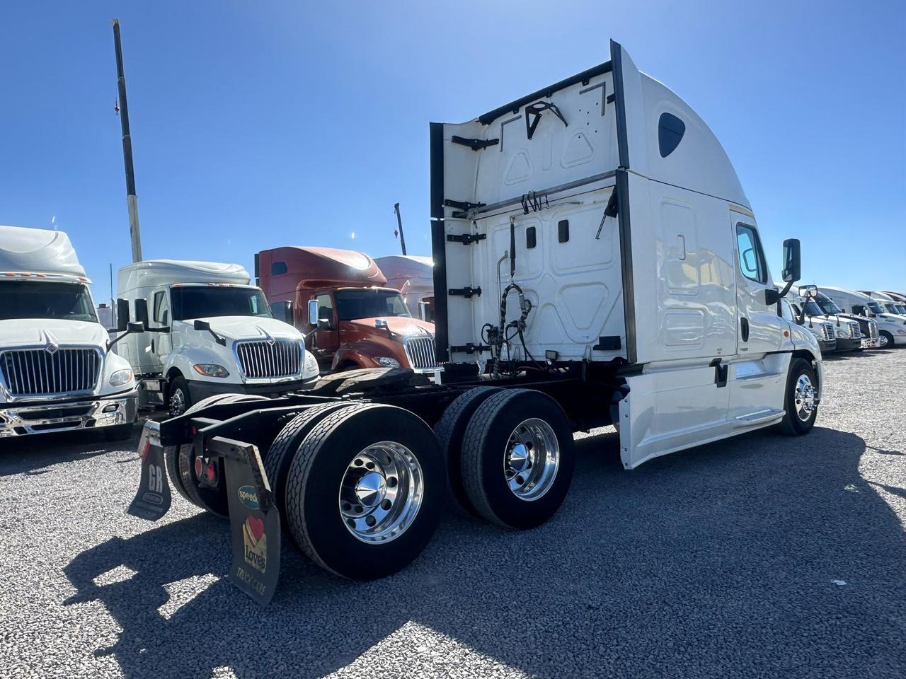 #2893 Camion Freightliner Cascadia 2017 Motor Detroit D15-455hp Estándar 10 Vel. 42,000lb