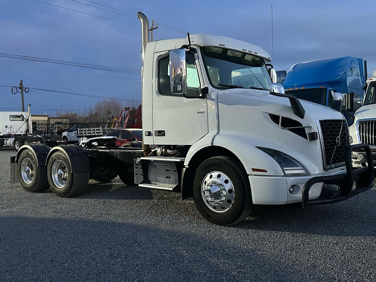 #2905 Camión Day Cab Volvo 2019 Motor Volvo D11-425hp Estándar 12 Vel. 42,000lb Estatales