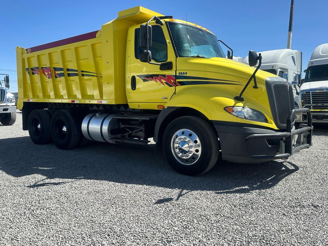 #2822 Camion Volteo Dompe 14 mts International 2018 Motor Navistar Estándar 10 Vel. 42,000lb Estatales