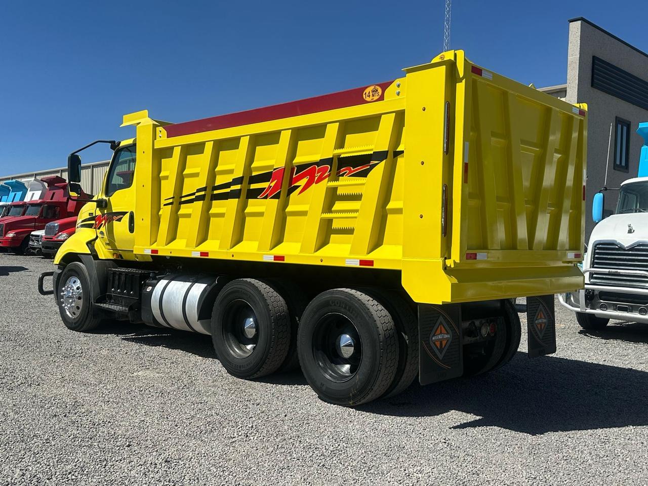 #2822 Camion Volteo Dompe 14 mts International 2018 Motor Navistar Estándar 10 Vel. 42,000lb Estatales