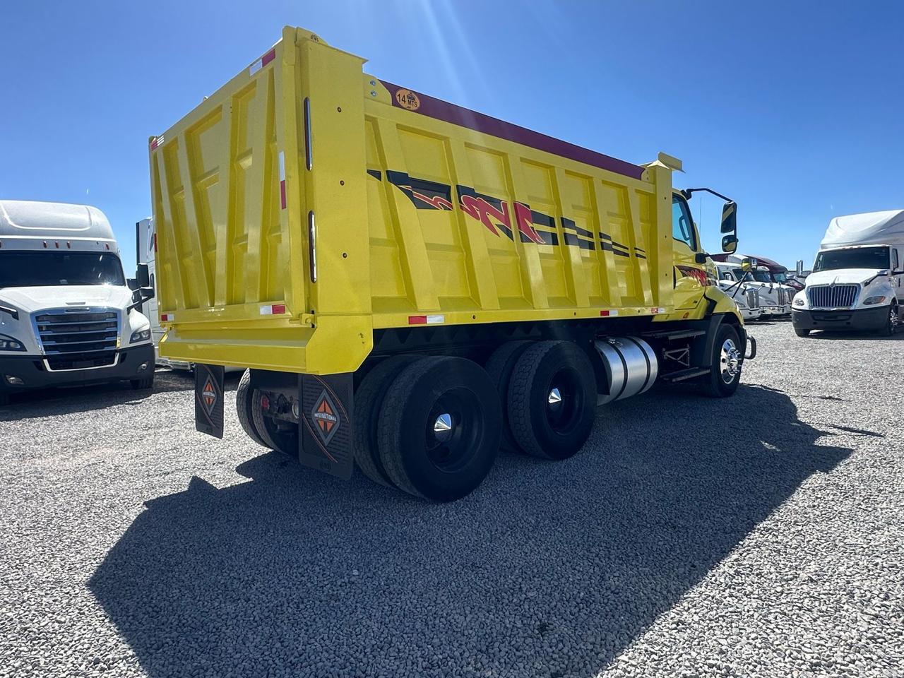 #2822 Camion Volteo Dompe 14 mts International 2018 Motor Navistar Estándar 10 Vel. 42,000lb Estatales