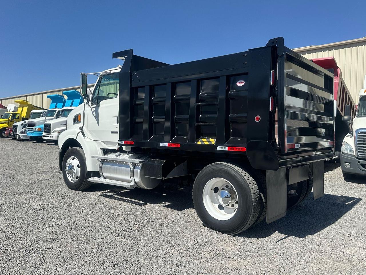 #1411 Camion Volteo Dompe 7 mts Sterling 2009 Motor Detroit serie 60 Estándar 10 Vel. 1,300lb Estatales