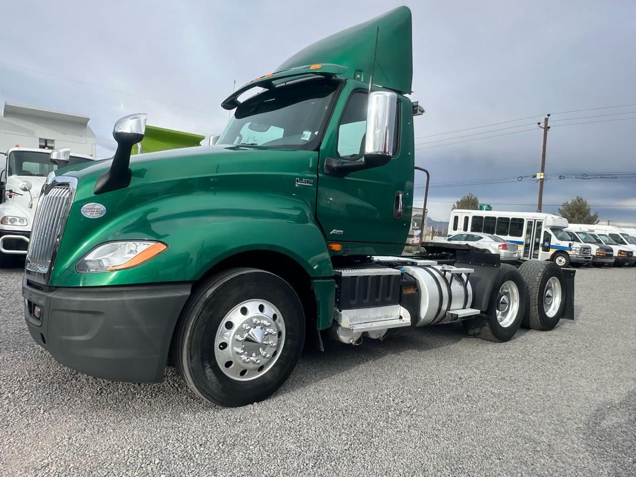 #2919 Camión Day Cab International 2021 Motor Navistar Automático 1,300lb Estatales