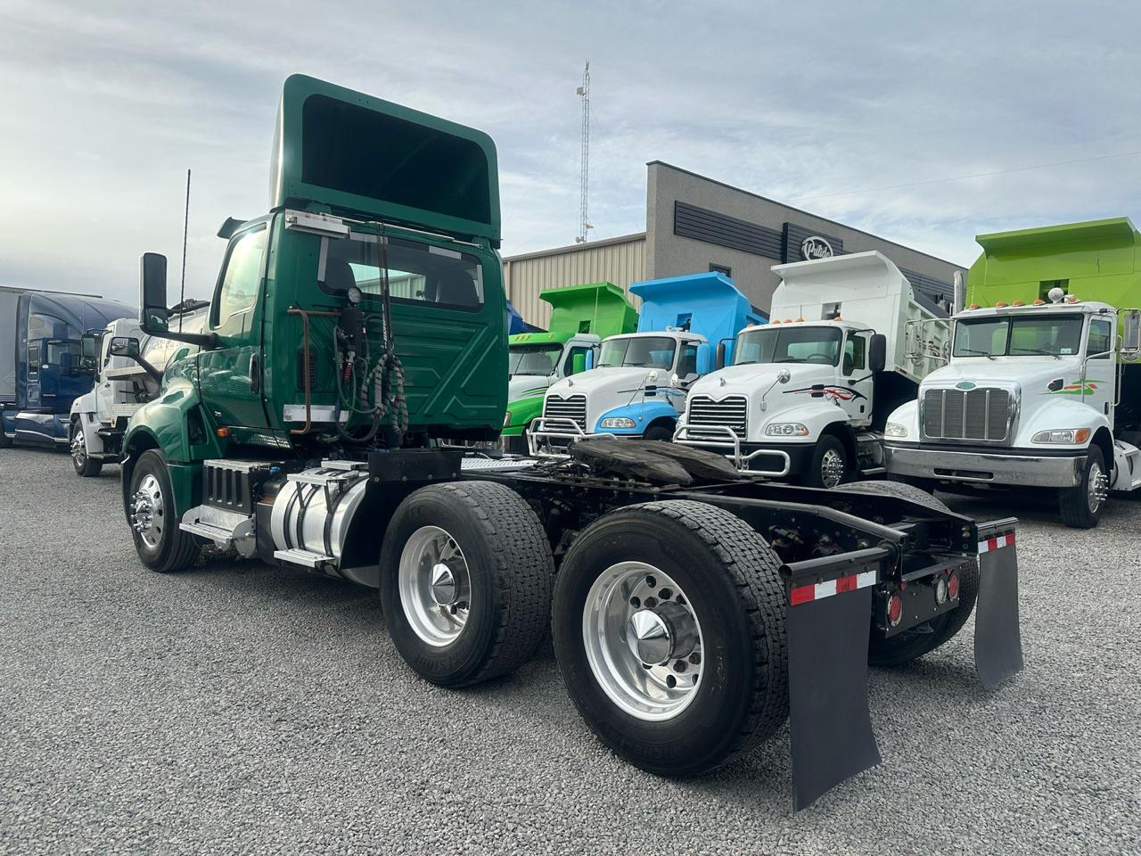 #2919 Camión Day Cab International 2021 Motor Navistar Automático 1,300lb Estatales