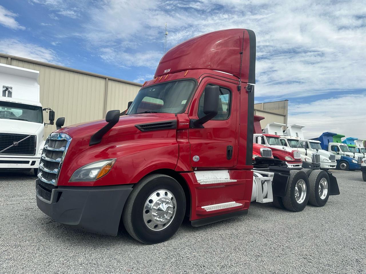 #2903 Camión Day Cab Freightliner 2018 Motor Detroit D15-505hp Estándar 13 Vel. 42,000lb Estatales