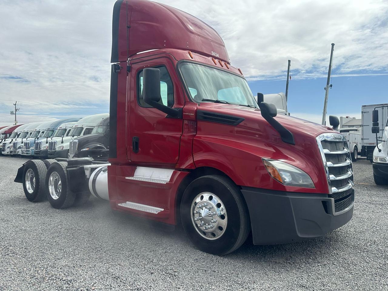 #2903 Camión Day Cab Freightliner 2018 Motor Detroit D15-505hp Estándar 13 Vel. 42,000lb Estatales