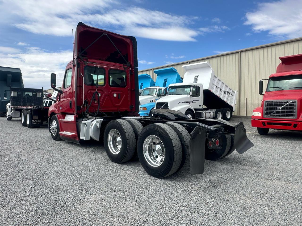 #2903 Camión Day Cab Freightliner 2018 Motor Detroit D15-505hp Estándar 13 Vel. 42,000lb Estatales