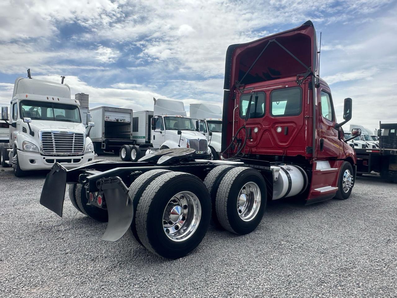 #2903 Camión Day Cab Freightliner 2018 Motor Detroit D15-505hp Estándar 13 Vel. 42,000lb Estatales
