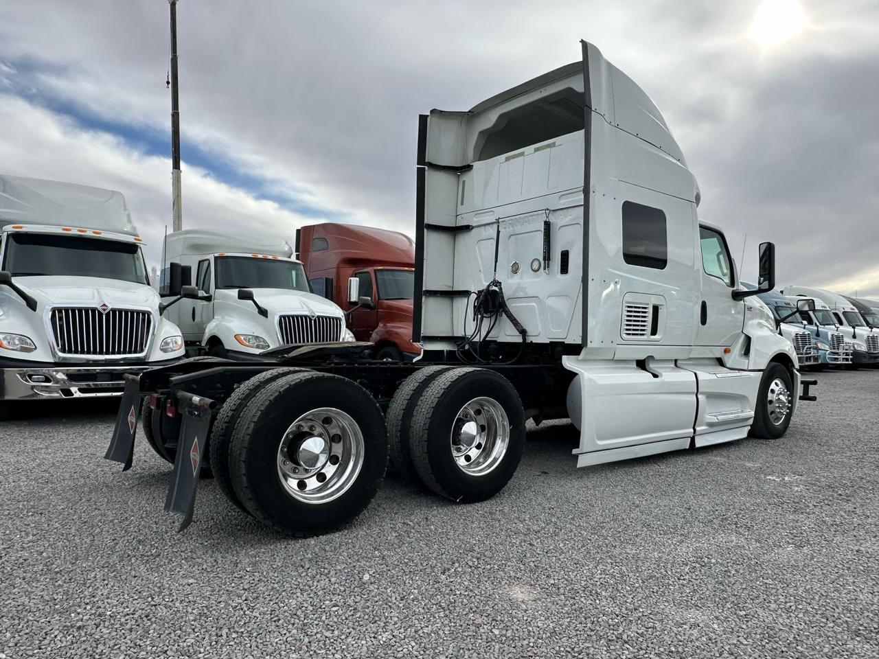 #2870 Camion International Prostar 2018 Motor Cummins ISX15-450hp Estándar 10 Vel. 42,000lb Estatales