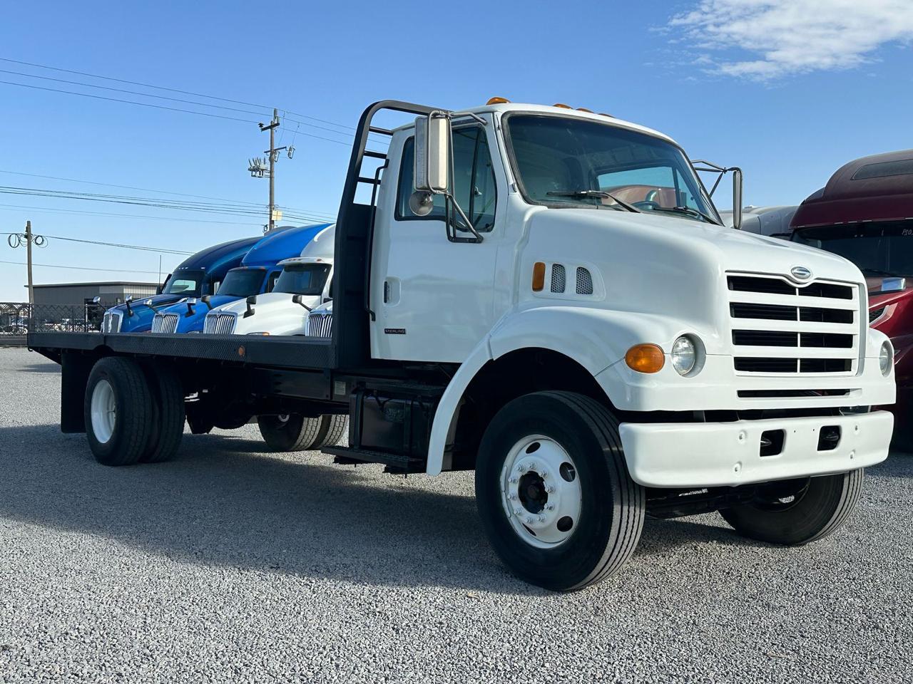 #1449 Camión con plataforma 20'X8' Sterling 1999 Motor Cummins ISB Automático 25,000lb Estatales
