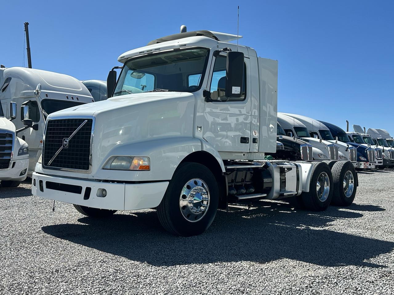#2791 Camión Day Cab Volvo 2013 Motor Volvo DD11 Estándar 10 Vel. 42,000lb Estatales