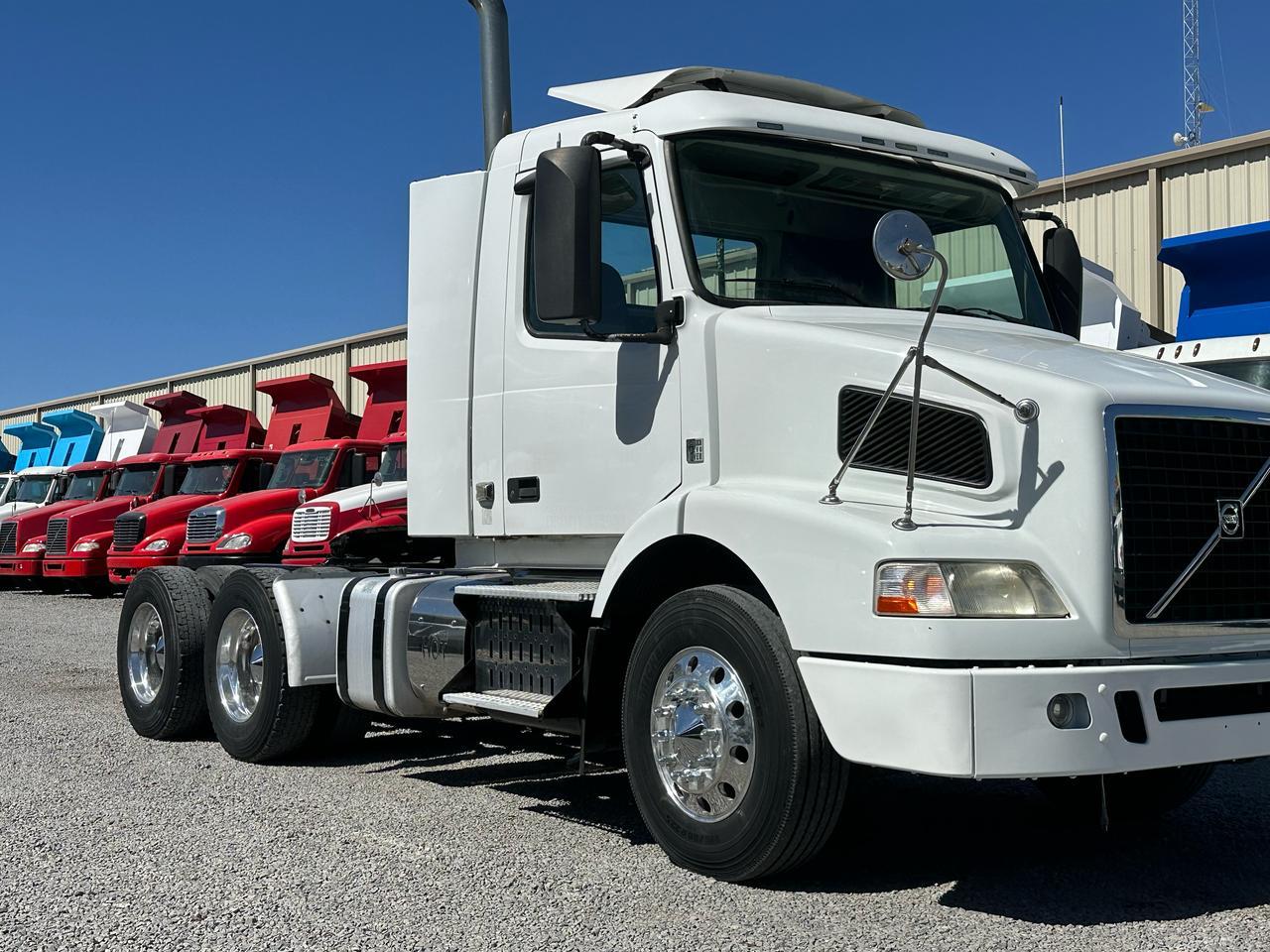 #2791 Camión Day Cab Volvo 2013 Motor Volvo DD11 Estándar 10 Vel. 42,000lb Estatales