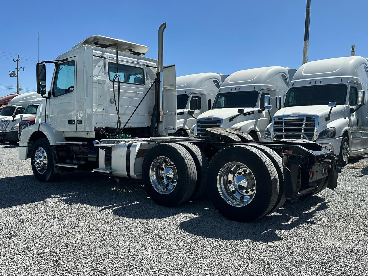 #2791 Camión Day Cab Volvo 2013 Motor Volvo DD11 Estándar 10 Vel. 42,000lb Estatales