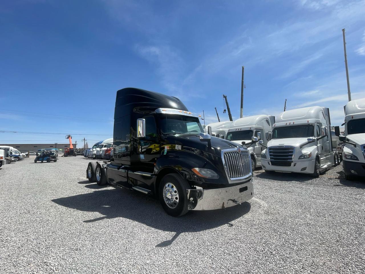 #2801 Camion International 2019 Motor Cummins X15 450hp Estándar 10 Vel. 42,000lb Placas Estatales