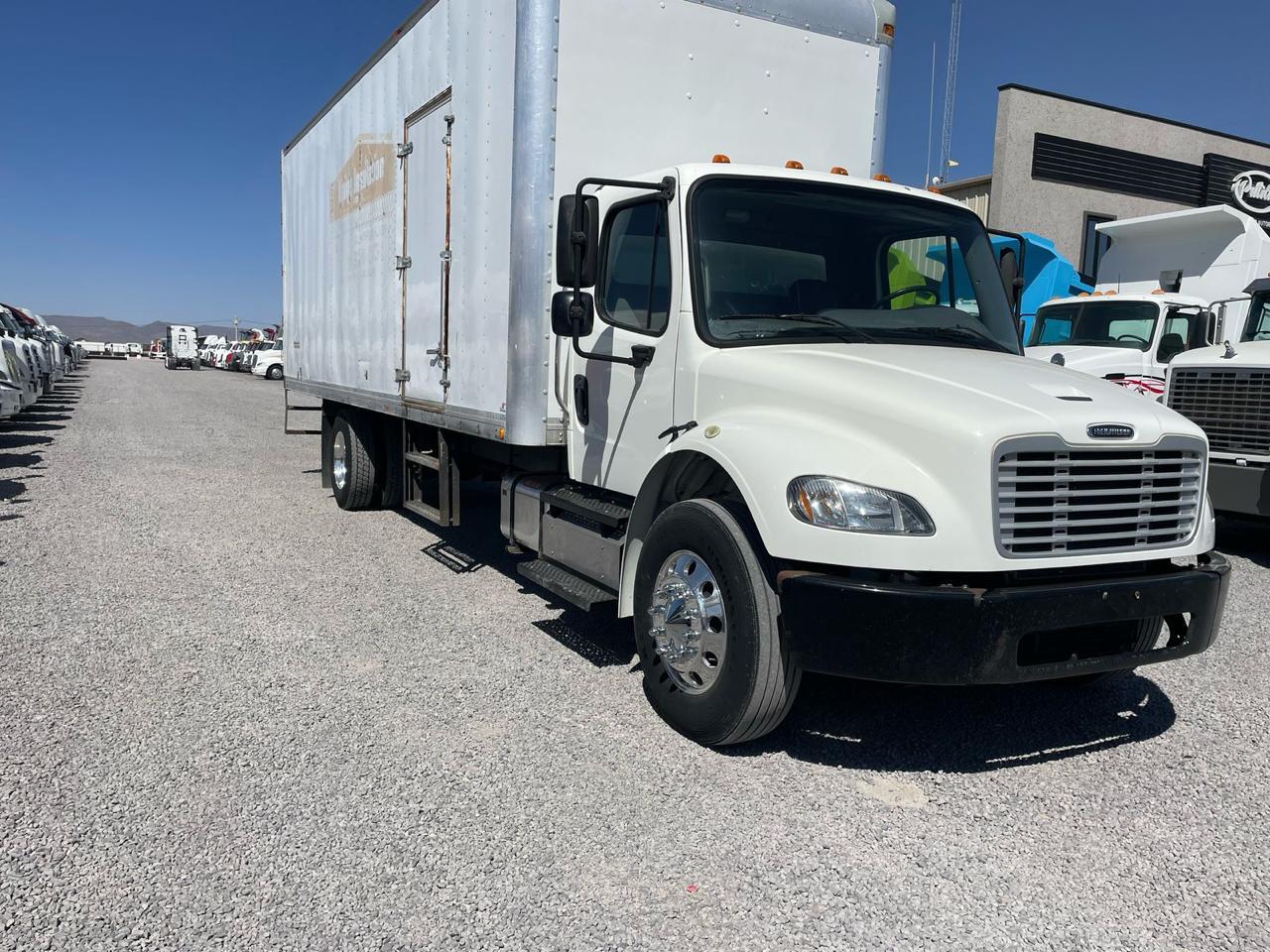 #2982 Camión Caja Seca Freightliner 2014 Motor Cummins Automática 1,300lb