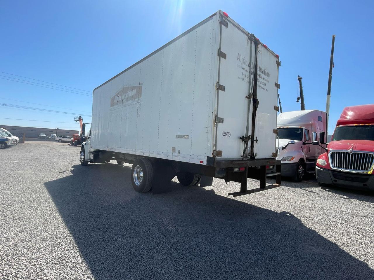 #2982 Camión Caja Seca Freightliner 2014 Motor Cummins Automática 1,300lb