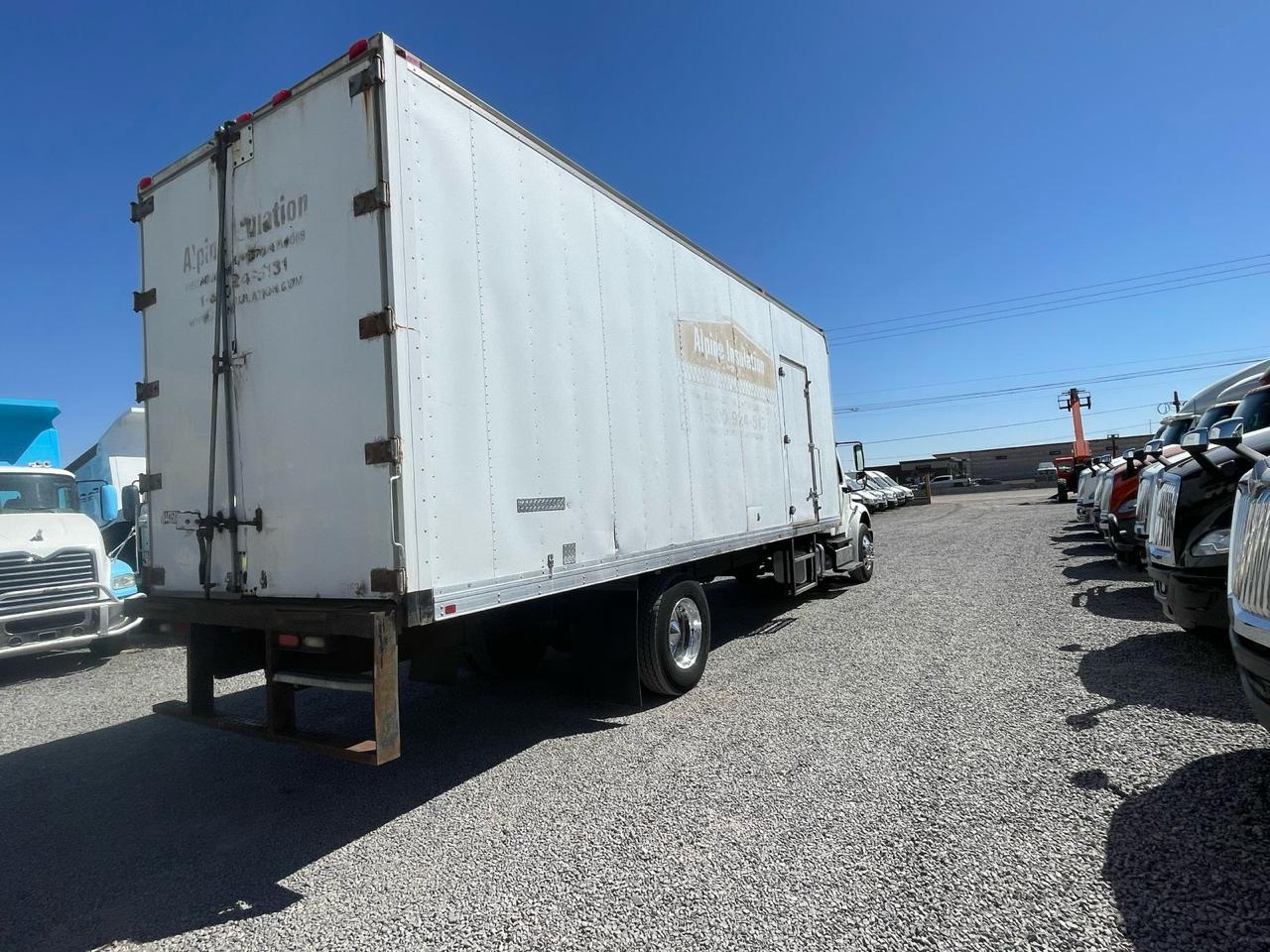 #2982 Camión Caja Seca Freightliner 2014 Motor Cummins Automática 1,300lb