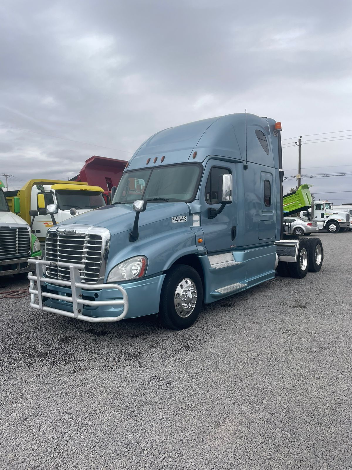 #2659 Camión Marca Freightliner 2013 Motor Detroit Estandar 10 Vel. 42,000lb