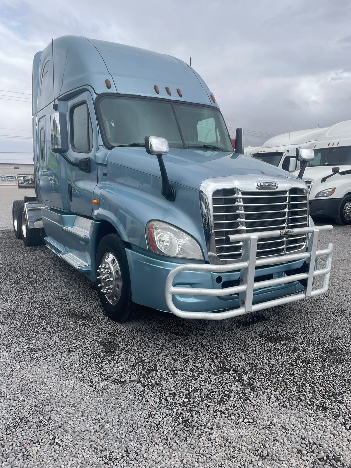 #2659 Camión Marca Freightliner 2013 Motor Detroit Estandar 10 Vel. 42,000lb