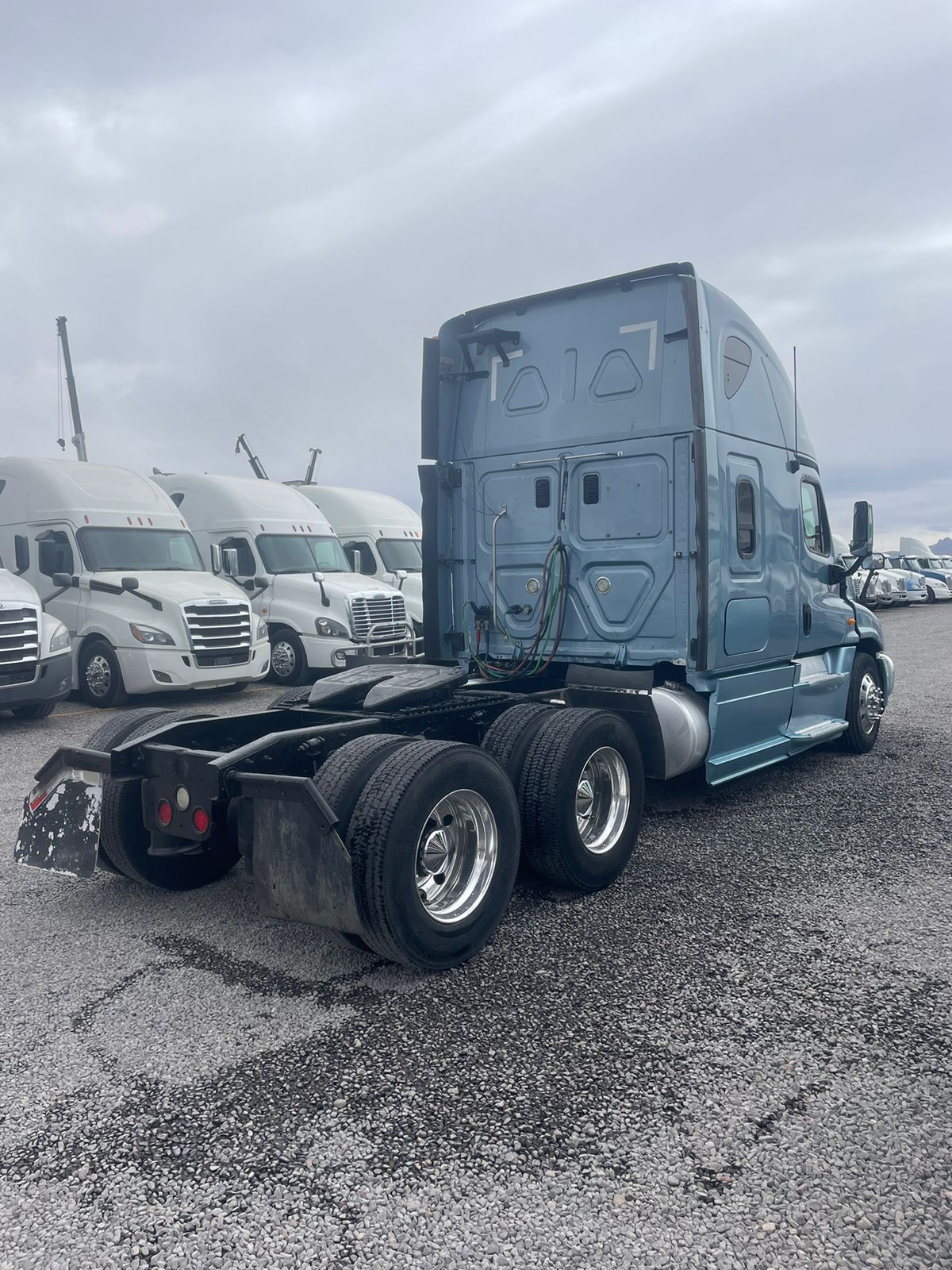 #2659 Camión Marca Freightliner 2013 Motor Detroit Estandar 10 Vel. 42,000lb