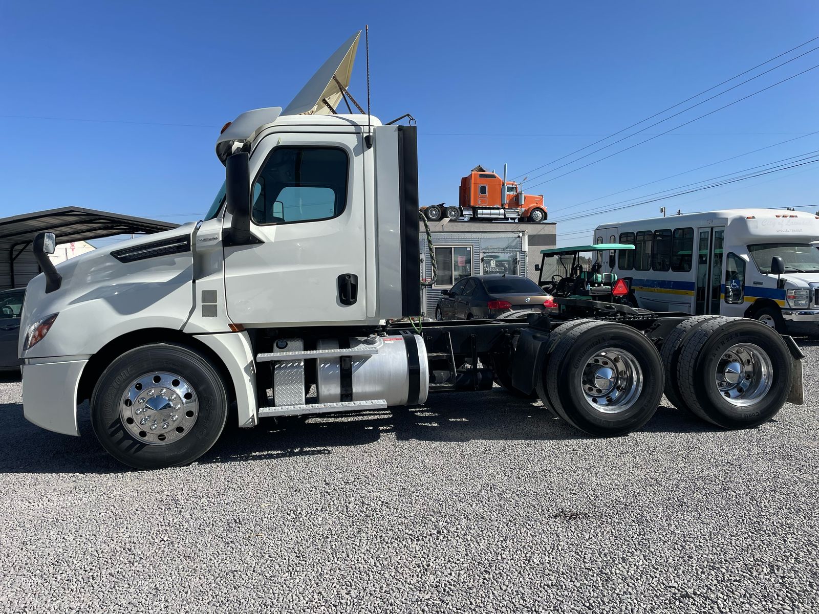 #2852 Camion 2 ejes Freightliner 2018 Motor DD13 Automatica 42,000lb